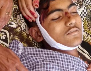 اگر آپ کو خبر لگوانی ہے تو ایسے میسج کرو: “السلام علیکم، میرے پا