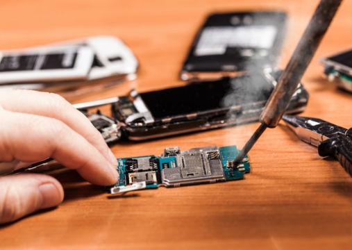 Repair My Mobile Phone Perth - Fixing the issue.