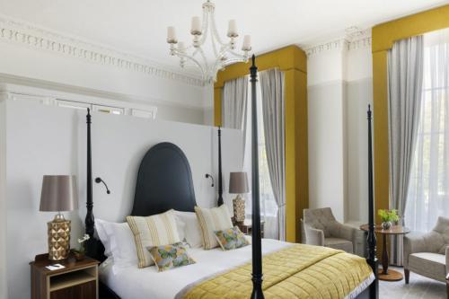 Image of Queens Hotel