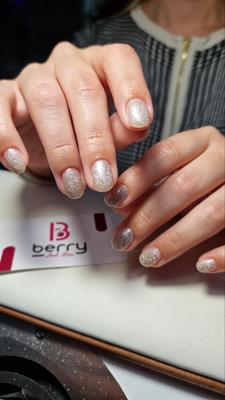 nail bar berry manicure