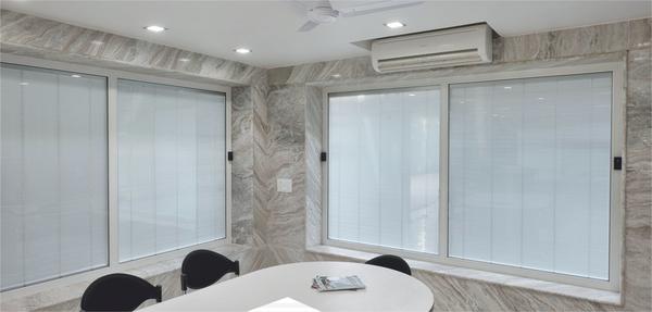 Image of Stylish Wooden Venetian Blinds - Hunter Douglas