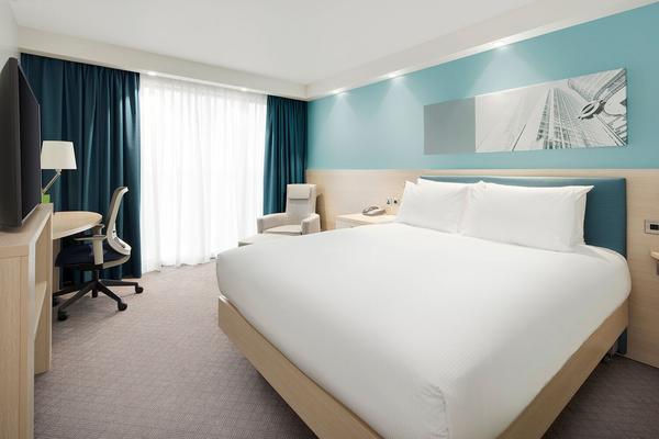 Queen Guest Room
