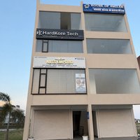 Hardkore Tech के चित्र