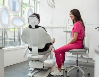 Cosmetic dentist