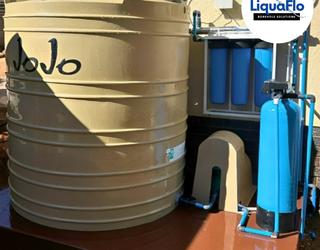 Residential water tank and water filtration system