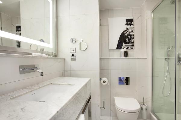 Guest Room Bathroom
