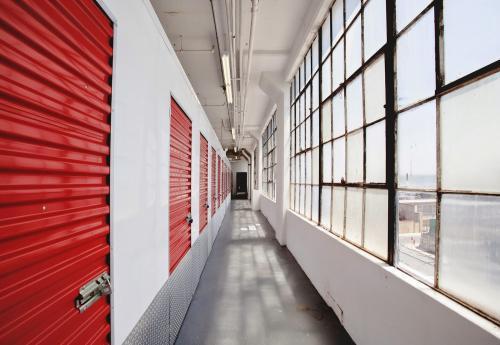 Image of Moishe's Self Storage