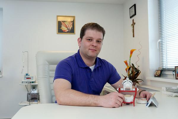 Programati-va online pe http://programari.armedica-stoma.ro/ sau