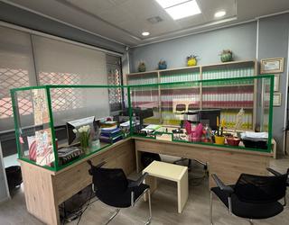 Tryeza e punës brenda Zyrës Noteriale Elida Magani në Tiranë.