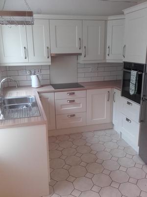 trad painted ivory kitchen