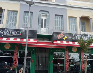 Facade of L'artigiano pizza