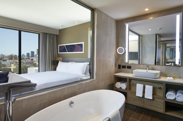 Executive Deluxe Panoramic Guest Room Bathroom
